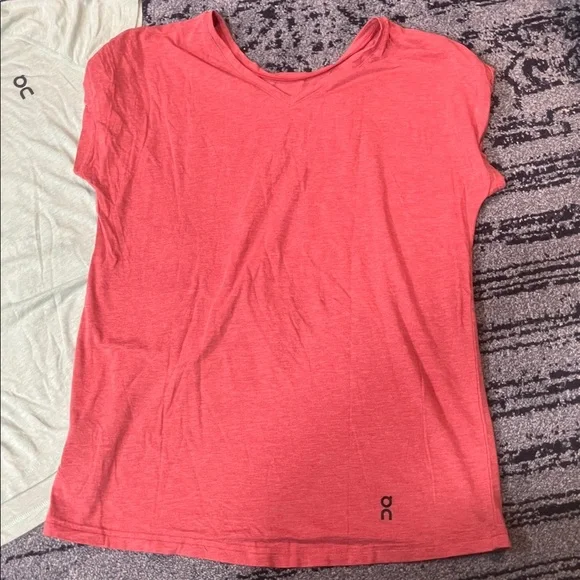 SET OF TWO! ON Cloud Running Women's Light Green and Coral Tees size small - Picture 5 of 10